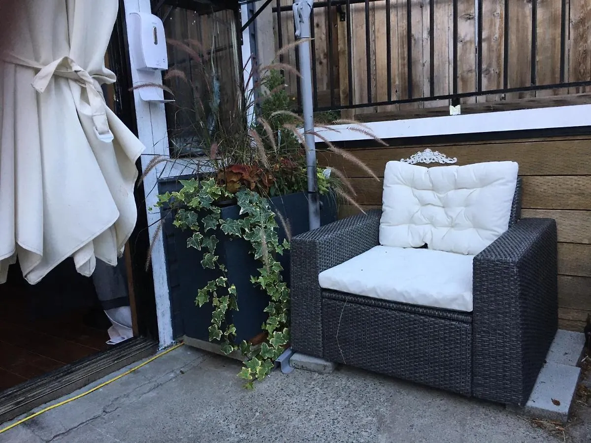 Style Basement Apartment Vancouver 0*,  Canada