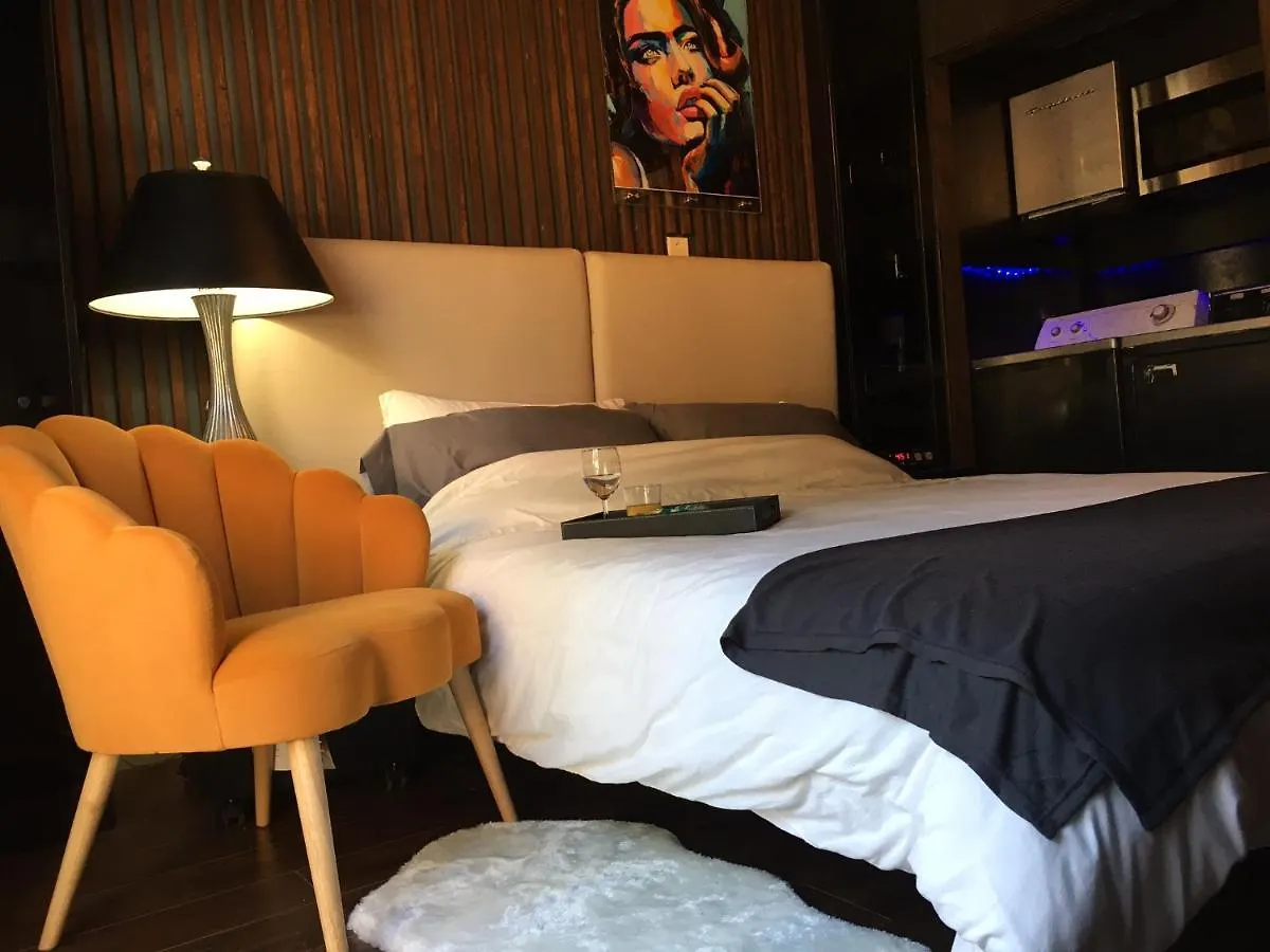 Style Basement Apartment Vancouver 0*,  Canada